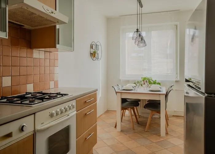 公寓 Spacious Residential With Balcony By Tv Tower *
