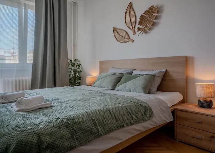 公寓 Spacious Residential With Balcony By Tv Tower *