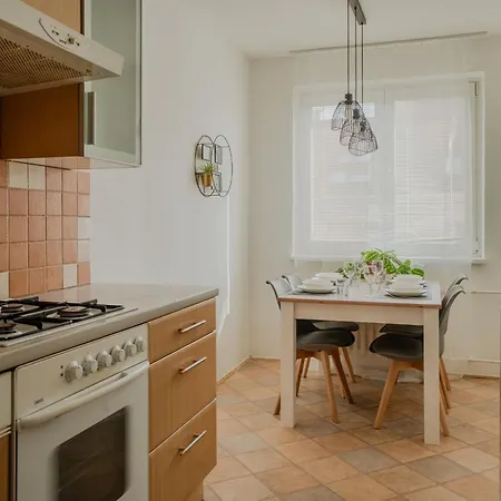 Appartamento Spacious Residential With Balcony By Tv Tower *