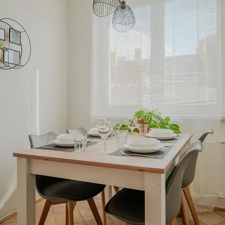 Spacious Residential With Balcony By Tv Tower Appartamento *