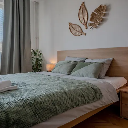Appartamento Spacious Residential With Balcony By Tv Tower *