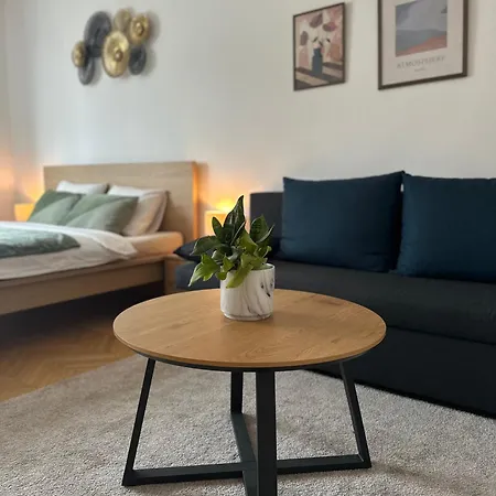 Spacious Residential With Balcony By Tv Tower Appartamento Praga